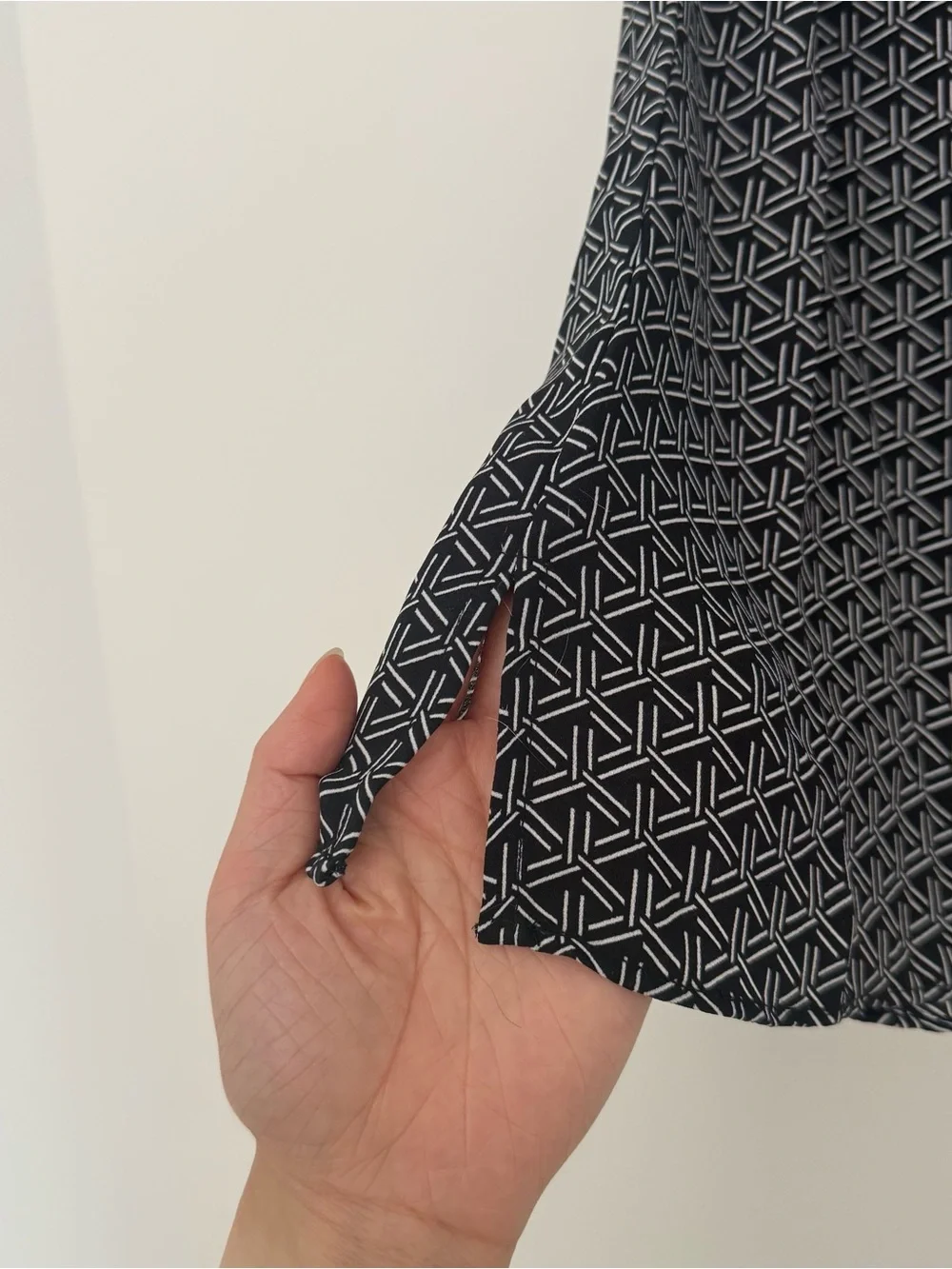 Sleeveless Black & White Geometric V-Neck Top
